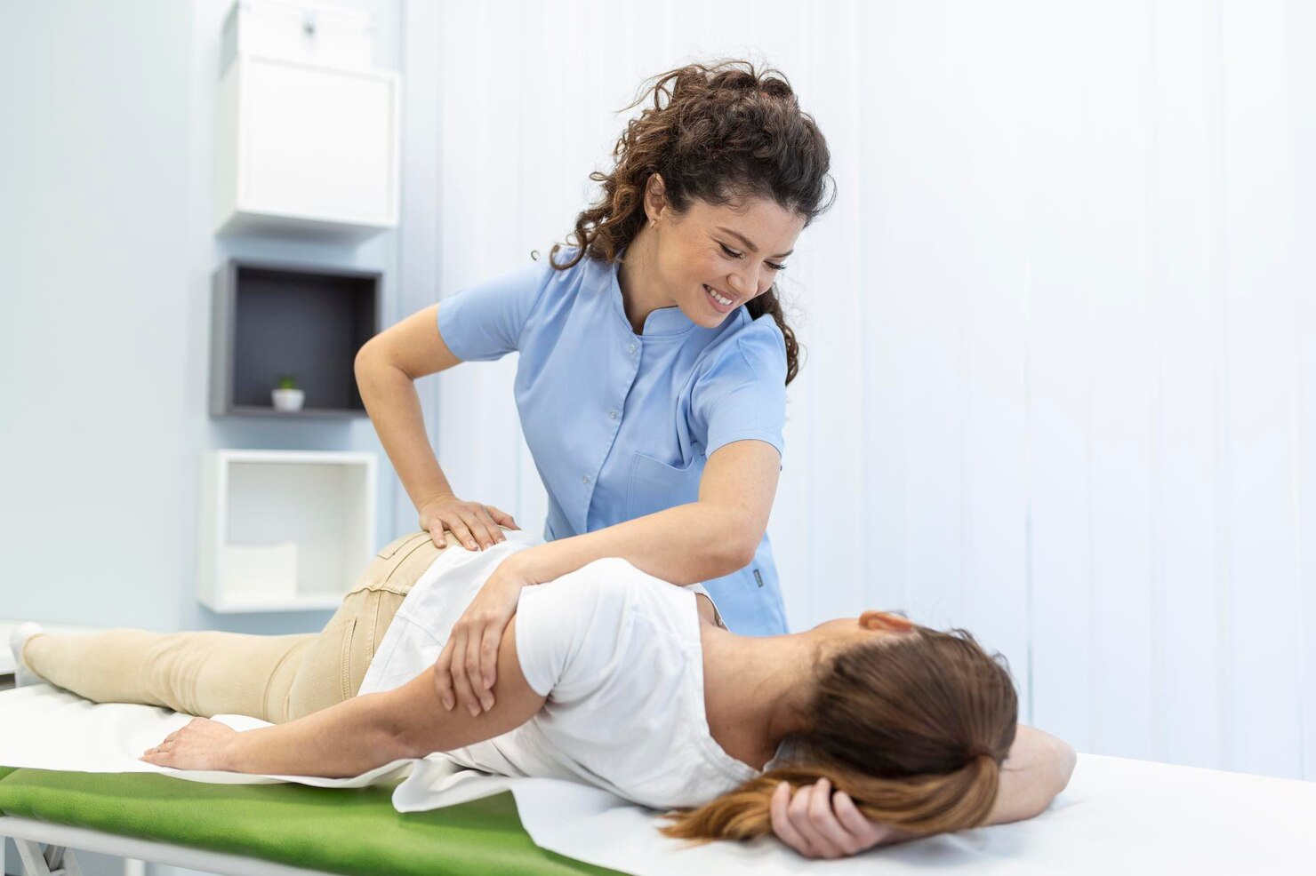 How Chiropractic Treatment Helps Relieve Chronic Headaches Naturally